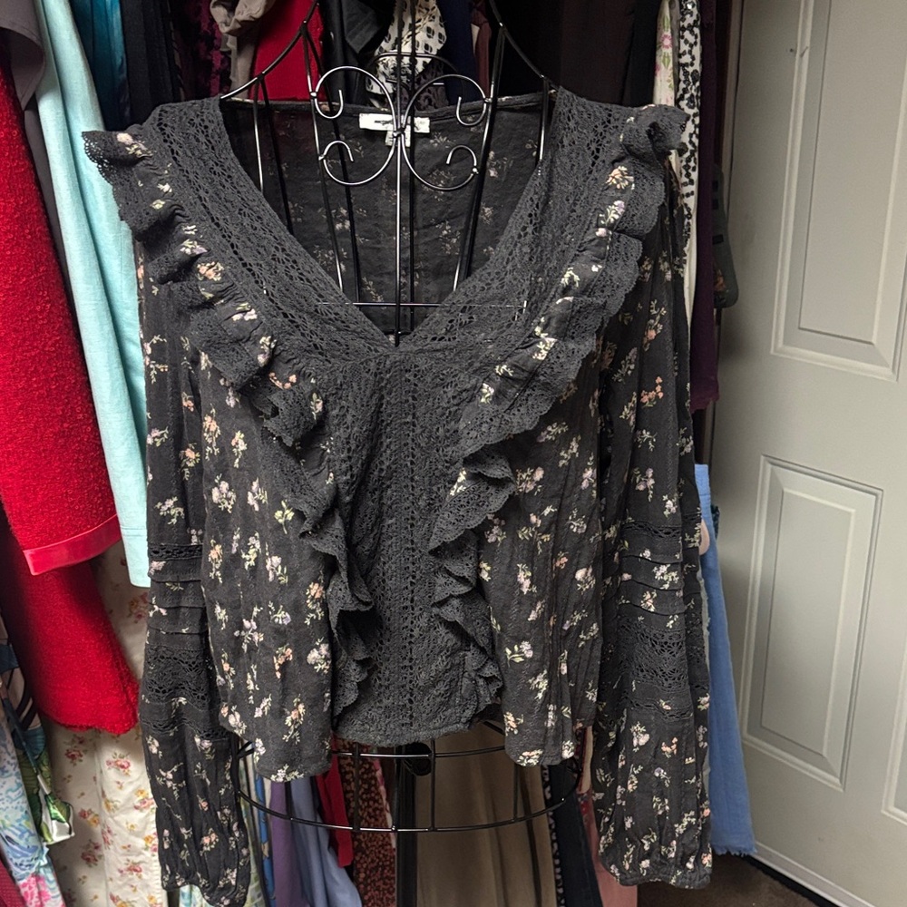 American eagle Black Floral Ruffle Blouse